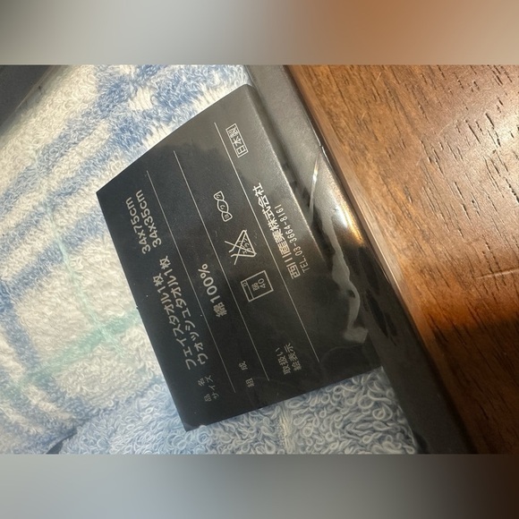 Authentic Burberry Towel gift set NIB - Picture 3 of 4